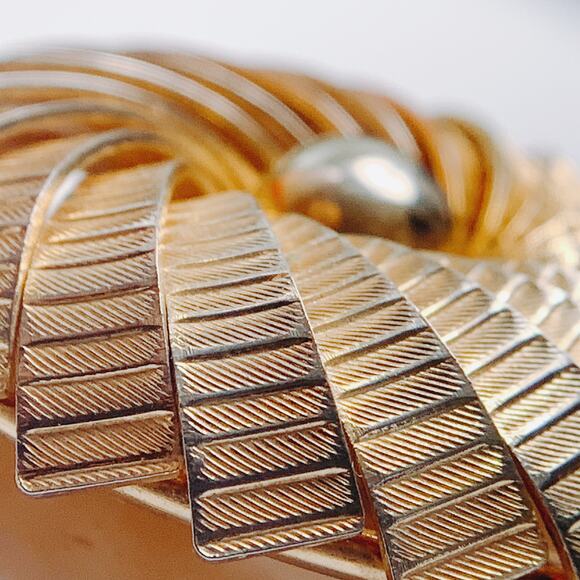 Vintage Mid Century Gold Tone Swirl Brooch Textured Layered Modernist Spiral Pin - Picture 7 of 16